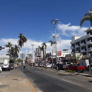 gaviotas-zonadorada-mazatlan.mazatlan-hotels.com/